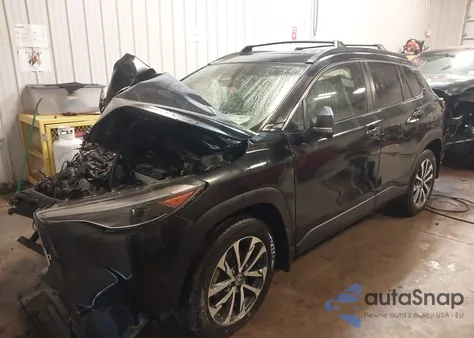 2025 Toyota Corolla Cross Xle z USA, uszkodzony, nr VIN 7MUDAABG6SV141868